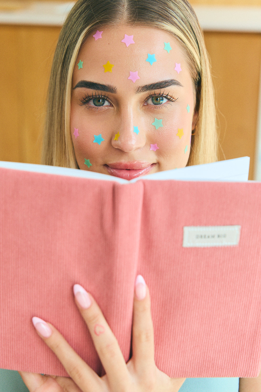 PIMPLE STAR PATCHES & MIRROR CASE Green Pimple Patches - Anti-Blemish Stars in portable mirror case, 32 patches